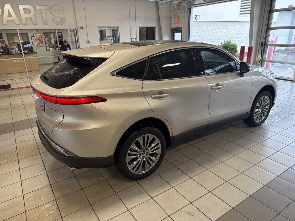 2024 Toyota Venza Limited photo 2