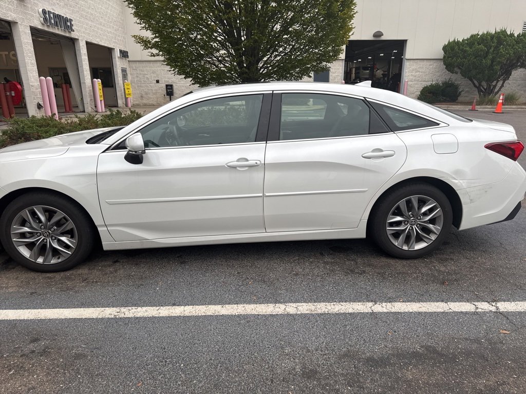 2022 Toyota Avalon XLE photo 3