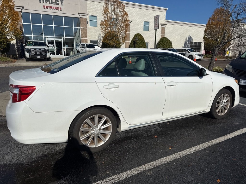2012 Toyota Camry XLE photo 2
