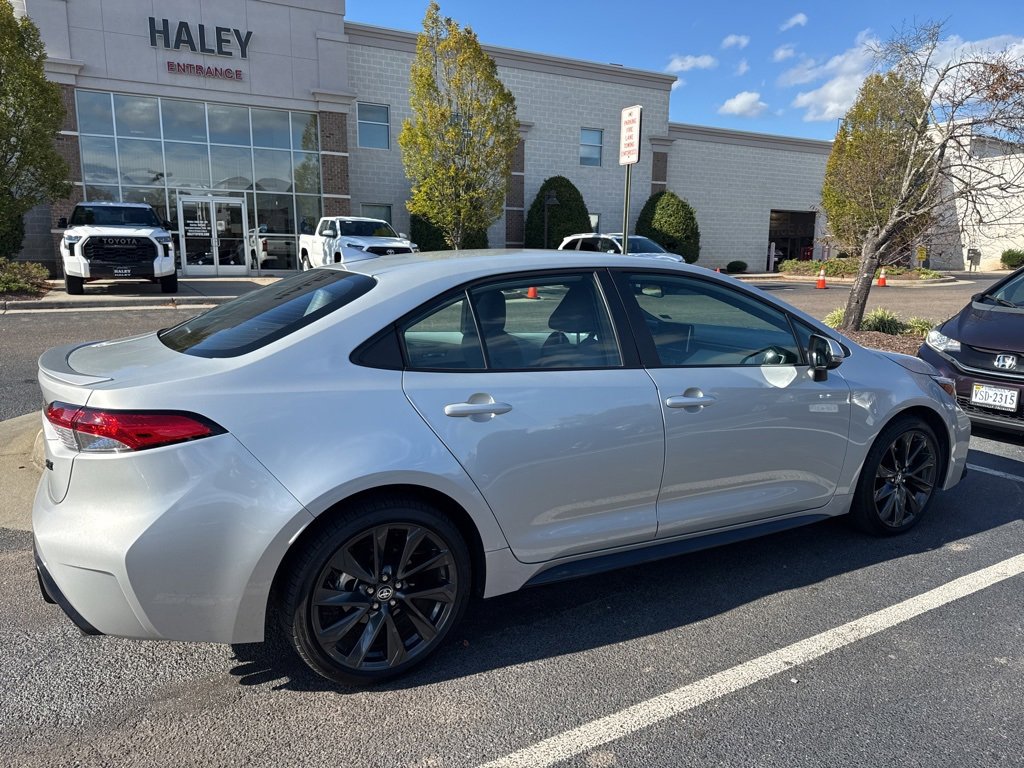 2025 Toyota Corolla SE photo 2