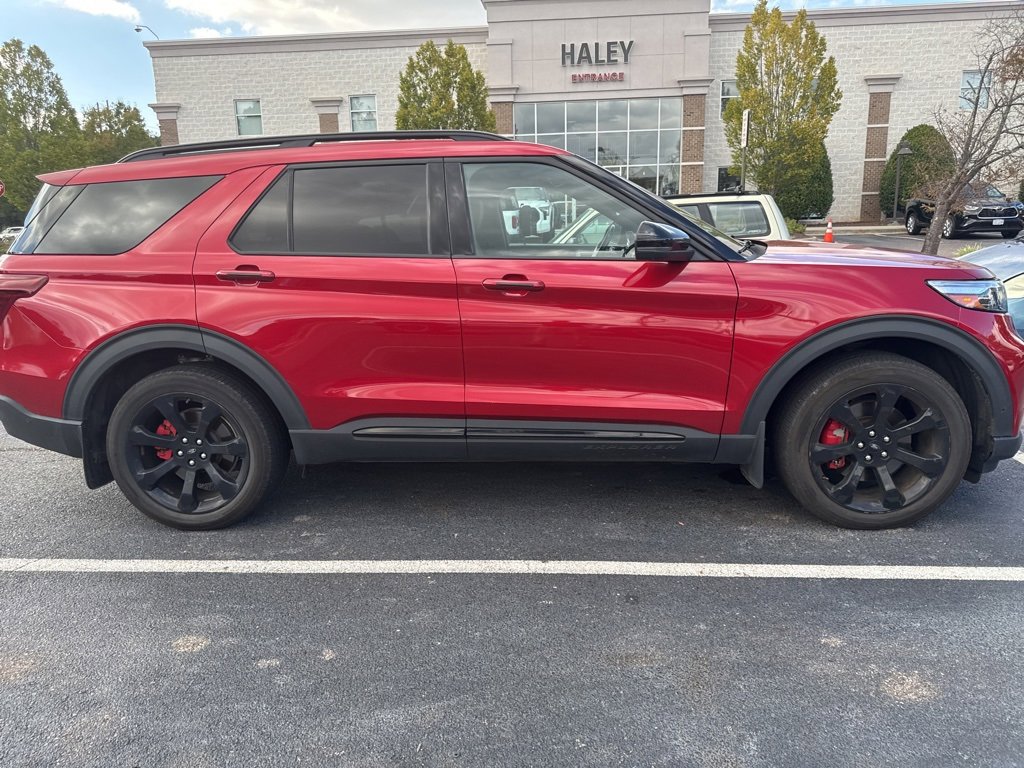2021 Ford Explorer ST photo 2