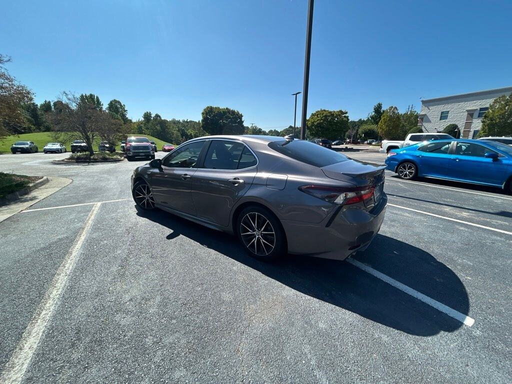 Used 2021 Toyota Camry Hybrid SE Sedan
