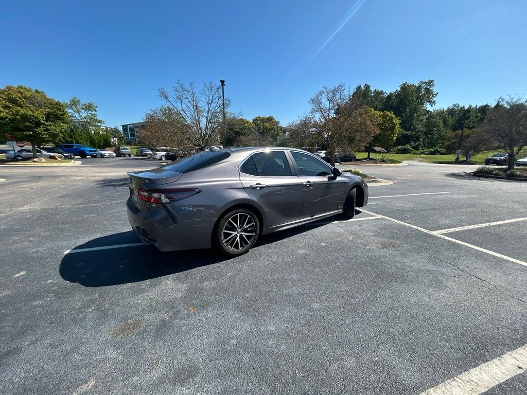 Used 2021 Toyota Camry Hybrid SE Sedan