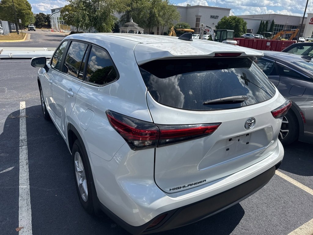 2023 Toyota Highlander L photo 3