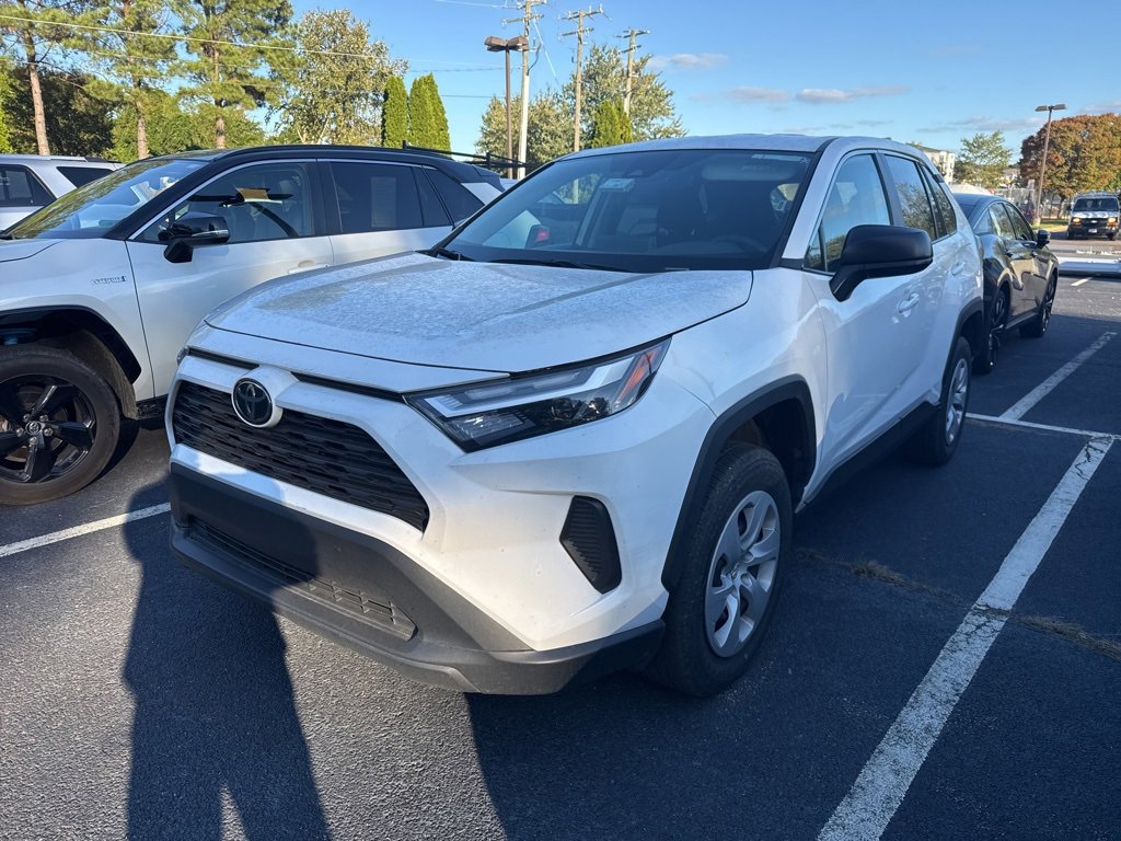 2024 Toyota RAV4 LE photo 4