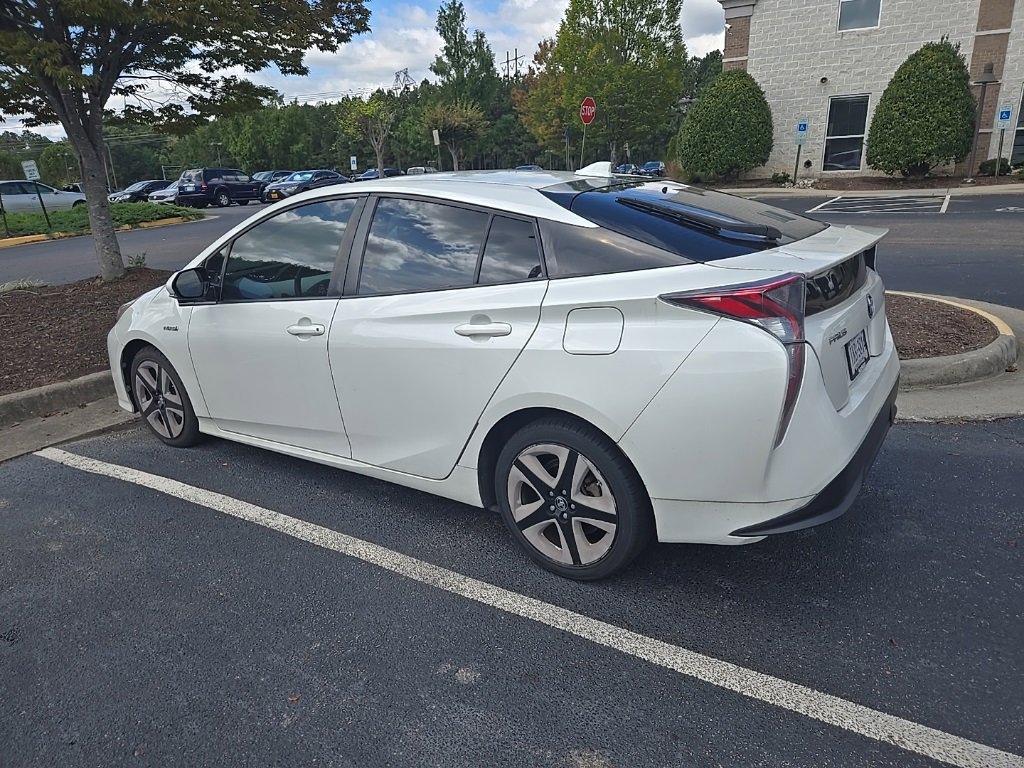 2017 Toyota Prius Three Touring photo 3