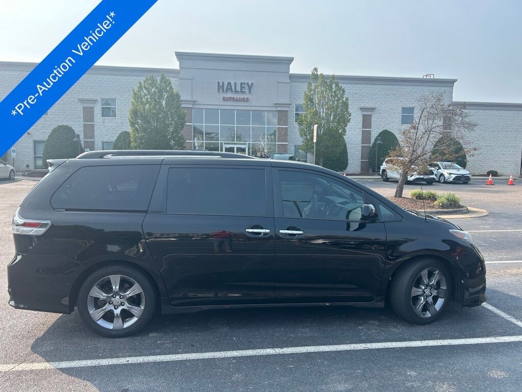Used 2014 Toyota Sienna SE Minivan/Van