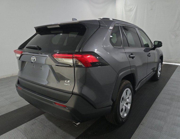 2019 Toyota RAV4 LE photo 3