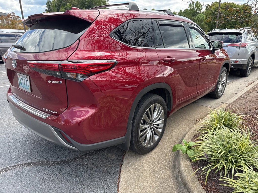 2022 Toyota Highlander Hybrid Platinum photo 2