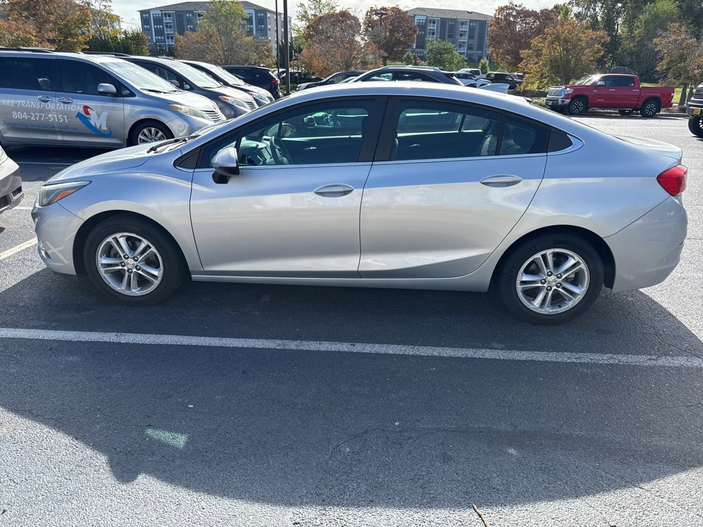 2016 Chevrolet Cruze LT photo 2