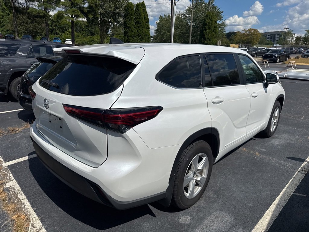 2023 Toyota Highlander L photo 2