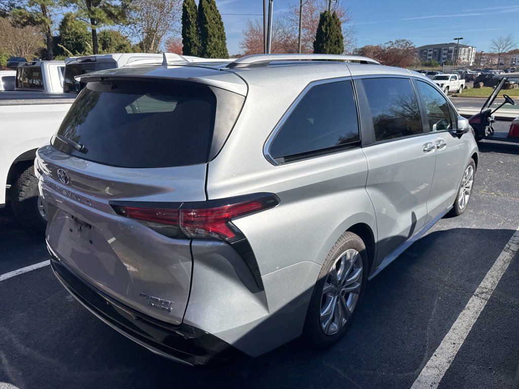 2022 Toyota Sienna Platinum photo 2