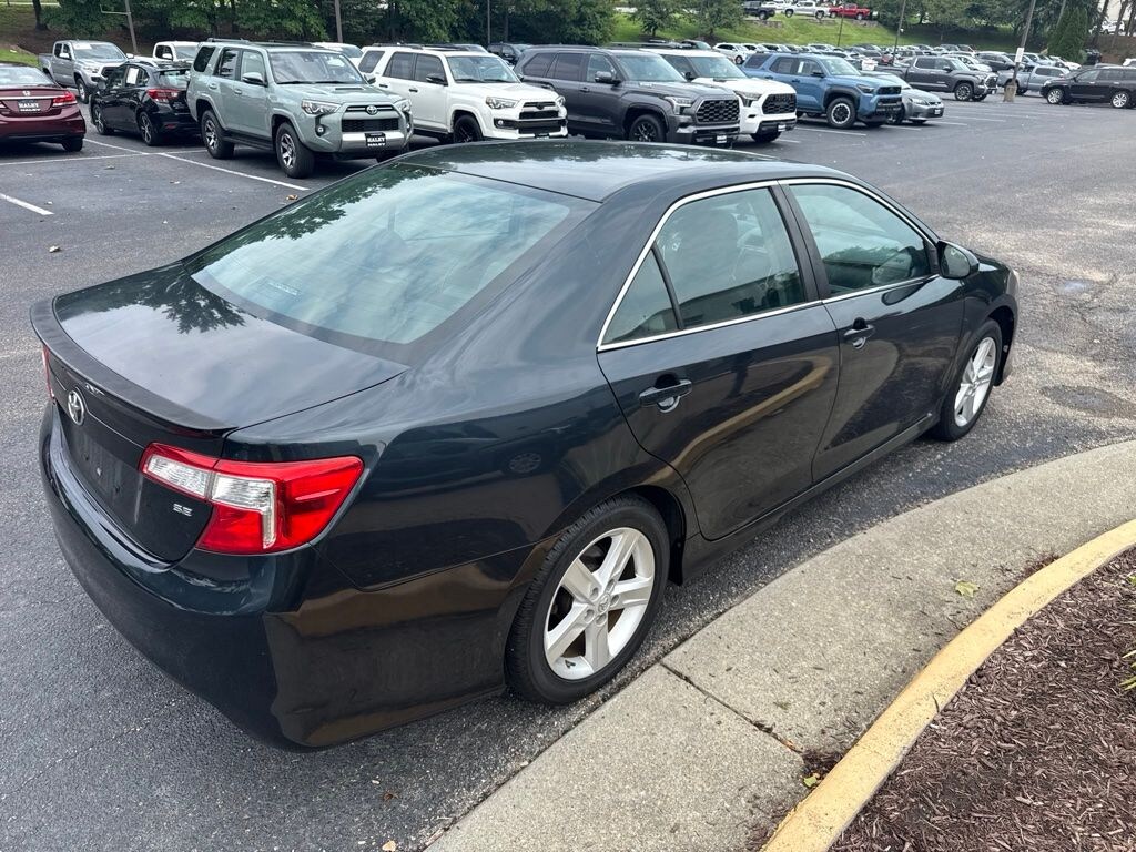 Used 2014 Toyota Camry SE Sedan