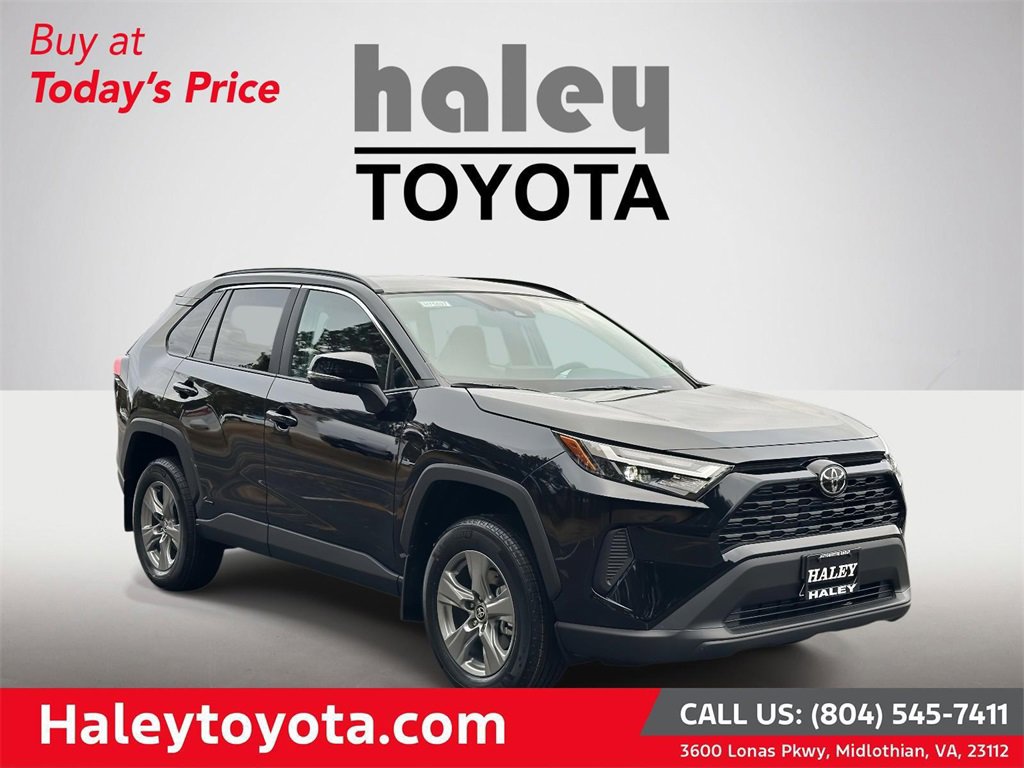 2025 Toyota RAV4 XLE's photo