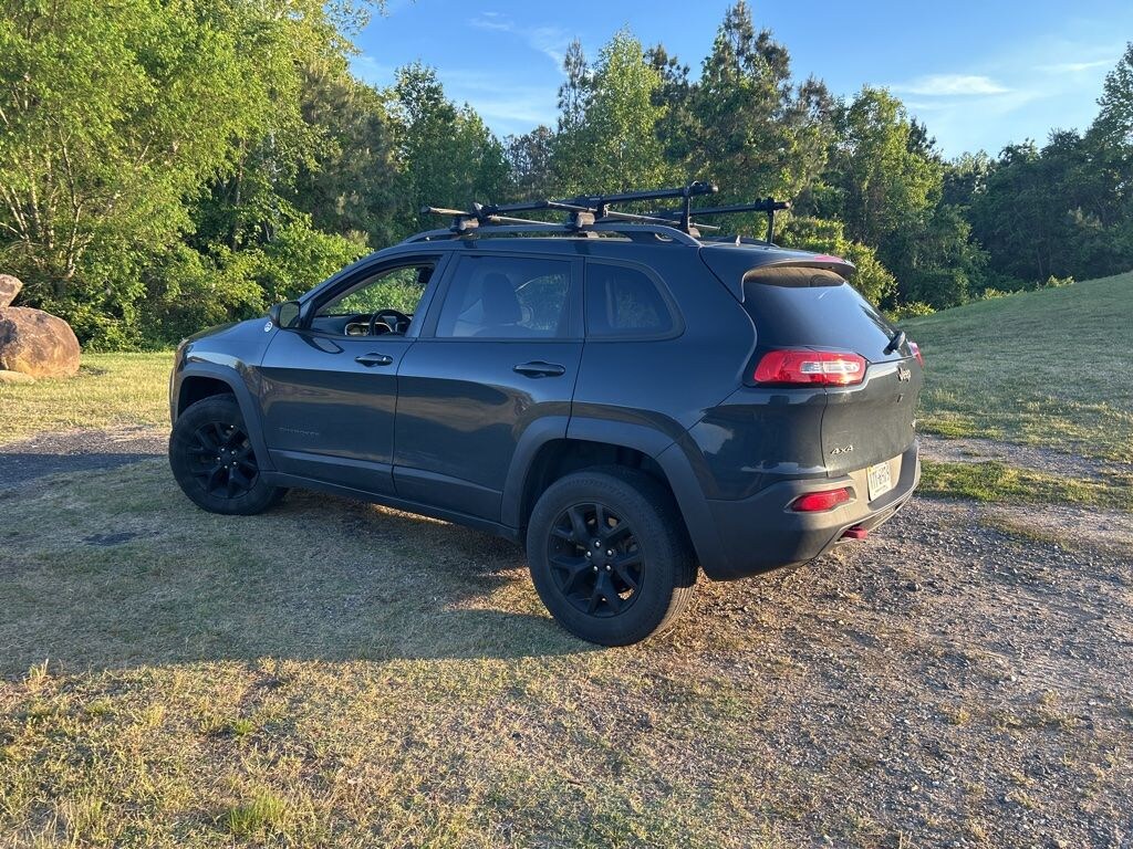 Used 2017 Jeep Cherokee Trailhawk SUV