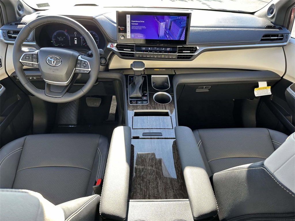 2025 Toyota Sienna Platinum photo 2