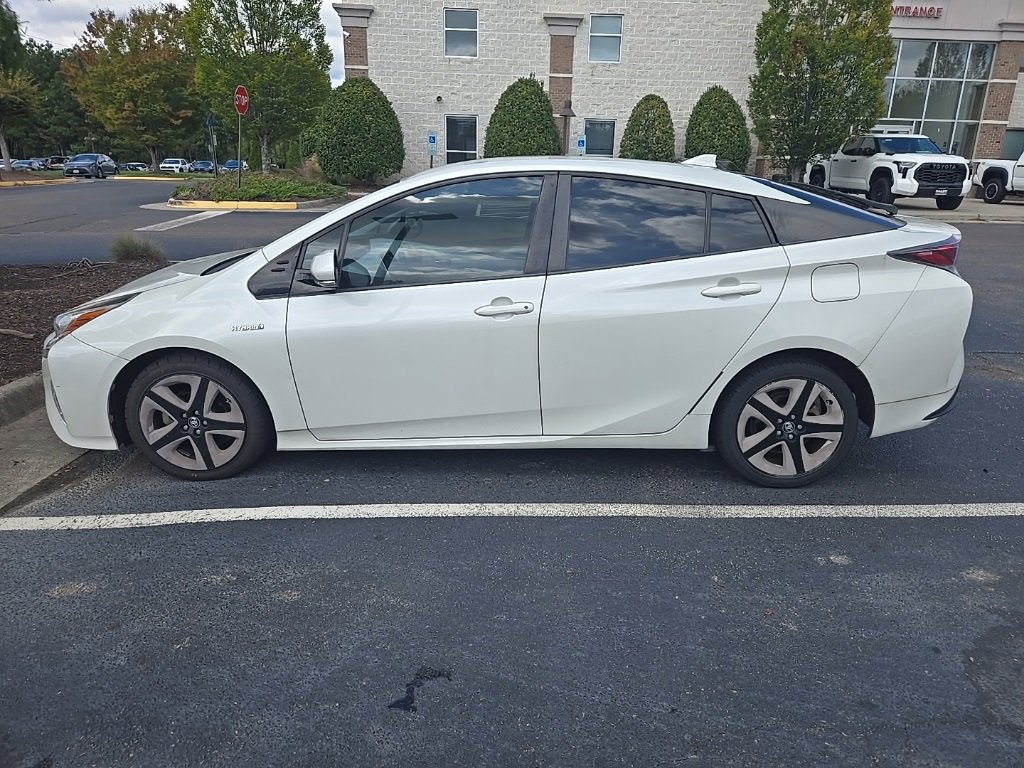 2017 Toyota Prius Three Touring photo 4