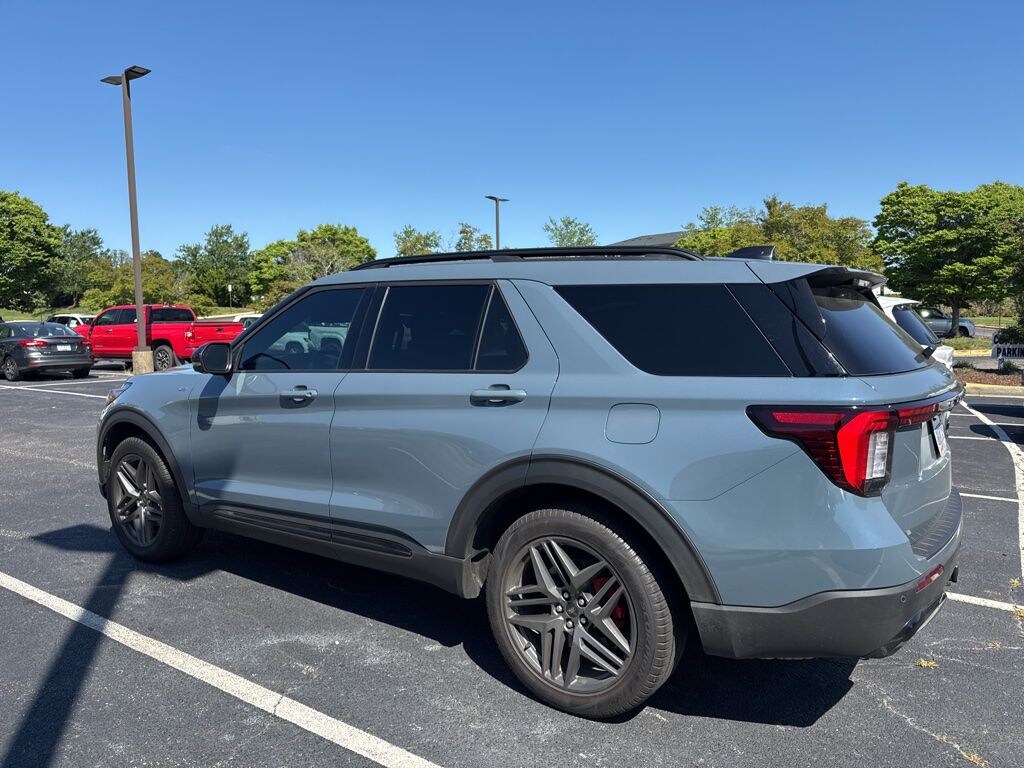 Used 2025 Ford Explorer ST-Line SUV