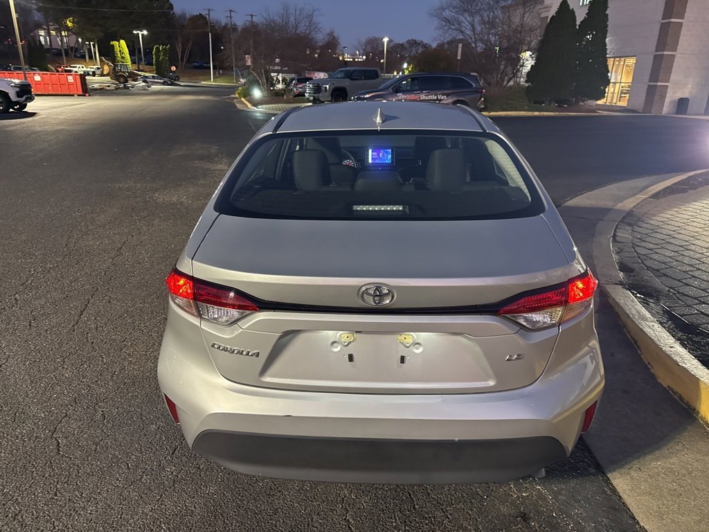 2025 Toyota Corolla LE photo 3