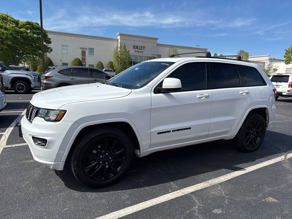 Used 2018 Jeep Grand Cherokee Laredo 4x4 SUV