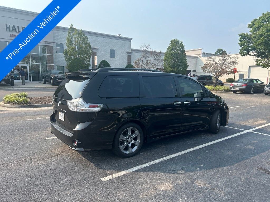 Used 2014 Toyota Sienna SE Minivan/Van