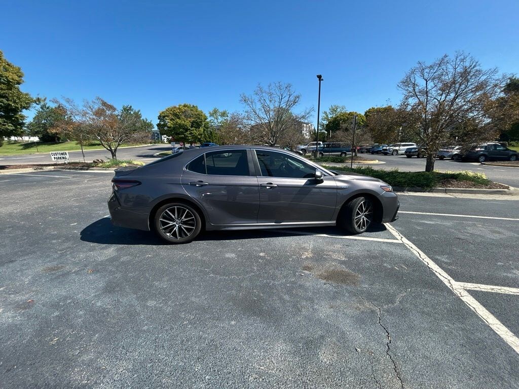 Used 2021 Toyota Camry Hybrid SE Sedan