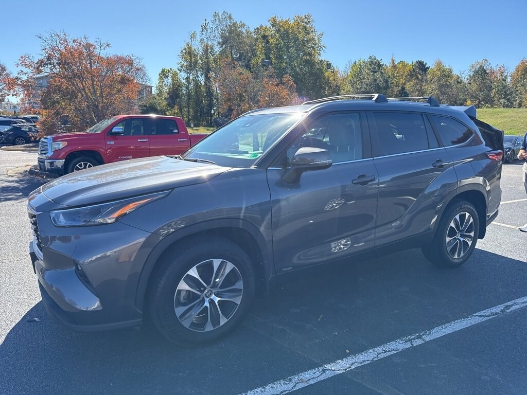 Used 2023 Toyota Highlander Hybrid XLE SUV