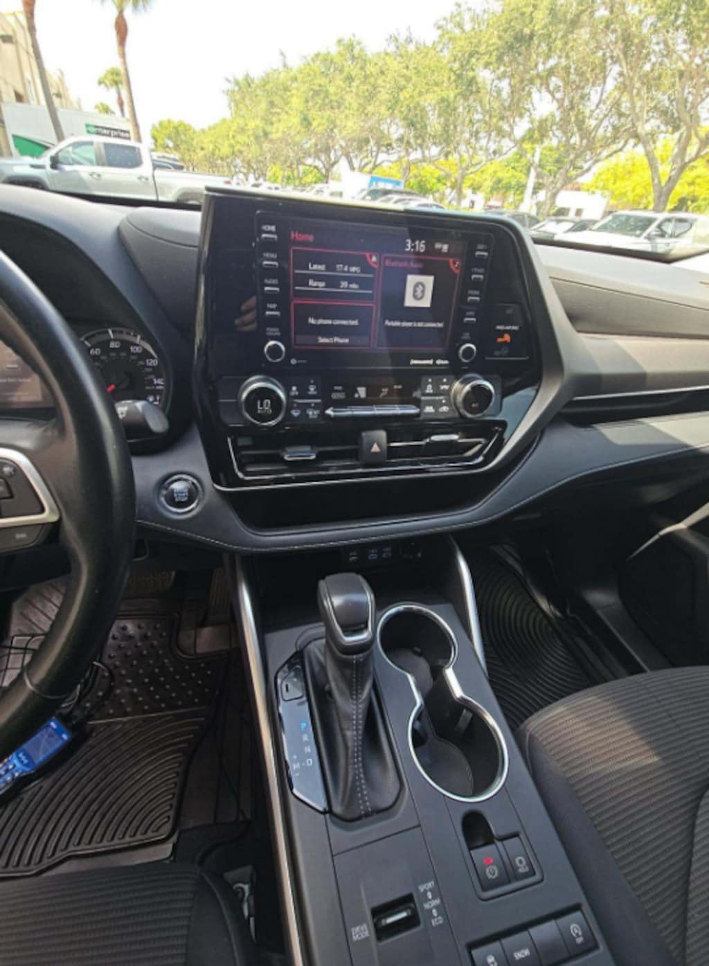 Used 2022 Toyota Highlander LE SUV