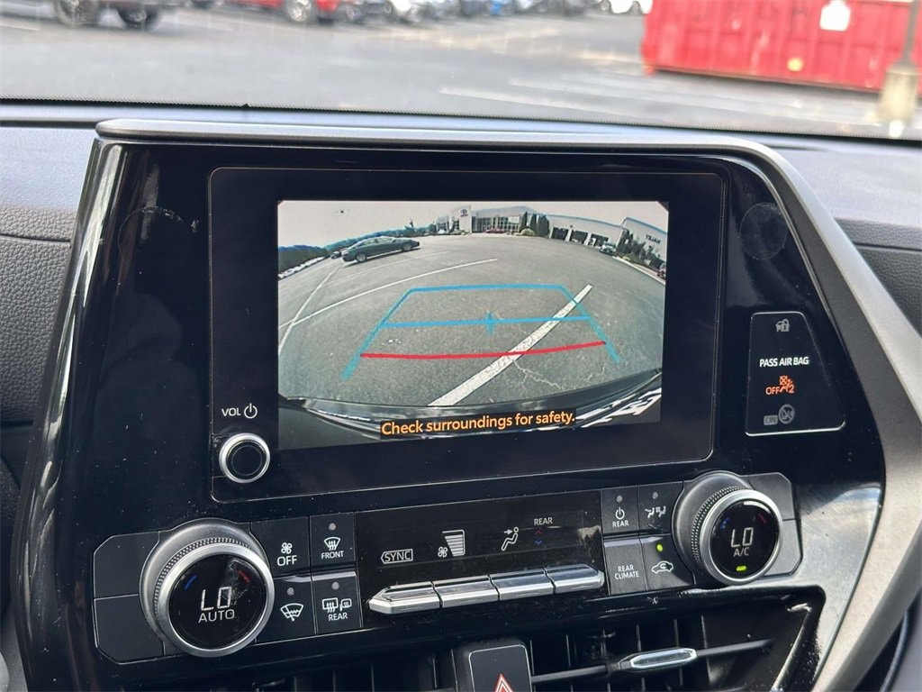 Used 2023 Toyota Highlander LE SUV