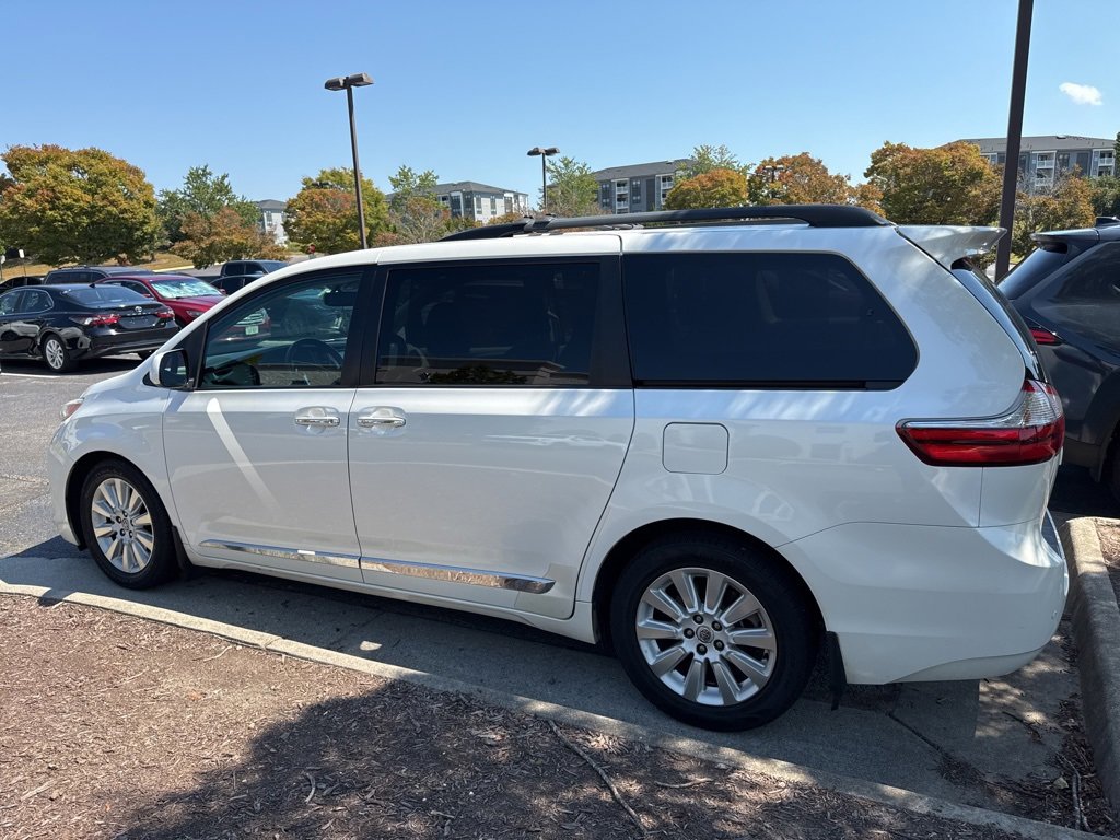 2015 Toyota Sienna XLE Premium photo 4