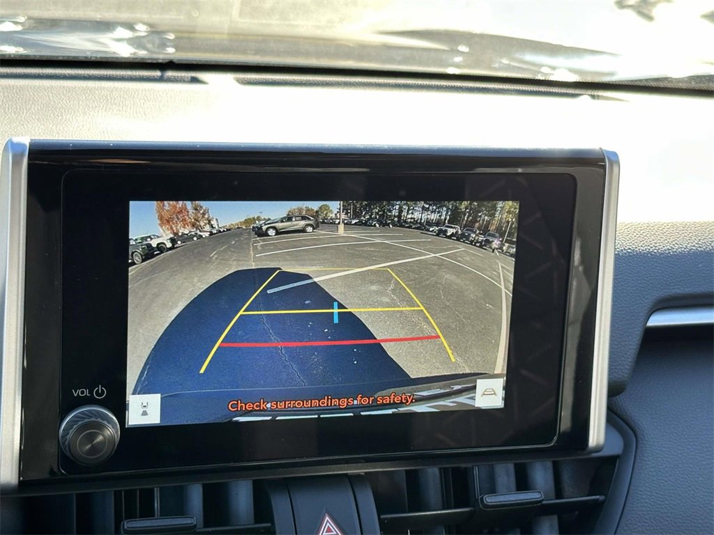 2025 Toyota RAV4 XLE photo 4