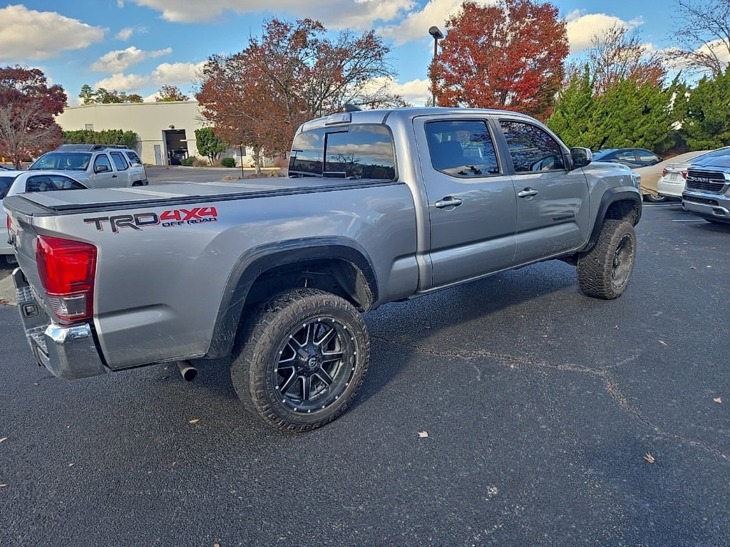 2017 Toyota Tacoma TRD Off-Road photo 3