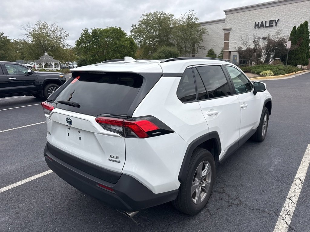 2024 Toyota RAV4 Hybrid XLE photo 4