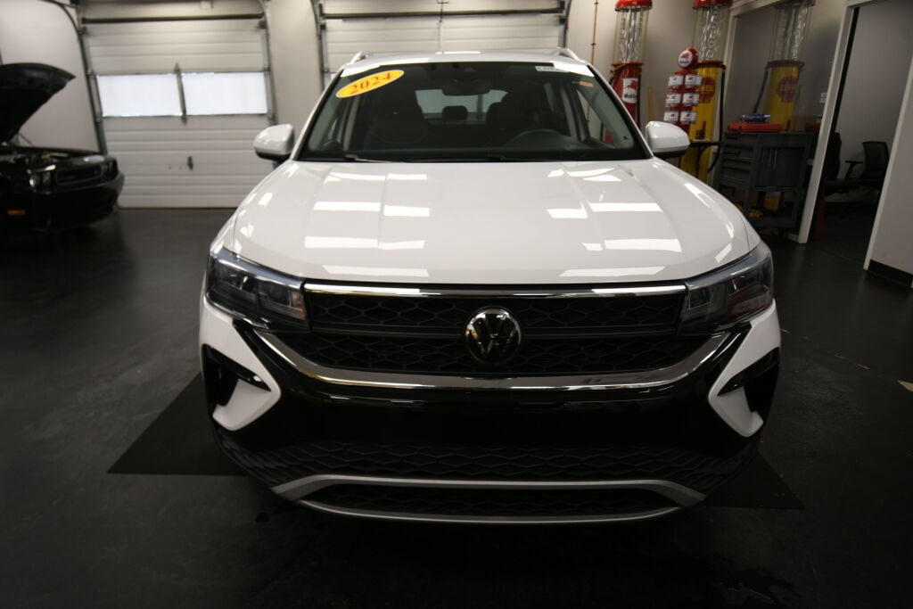 Used 2024 Volkswagen Taos SE with VIN 3VVSX7B25RM003497 for sale in Hackensack, NJ