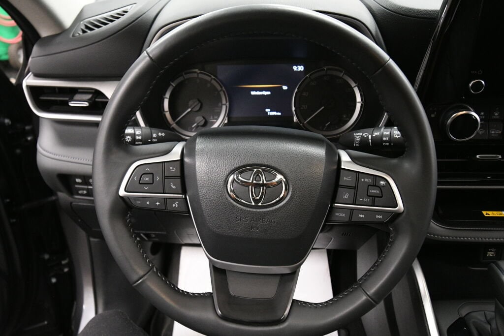 2024 Toyota Highlander XLE - Photo 12