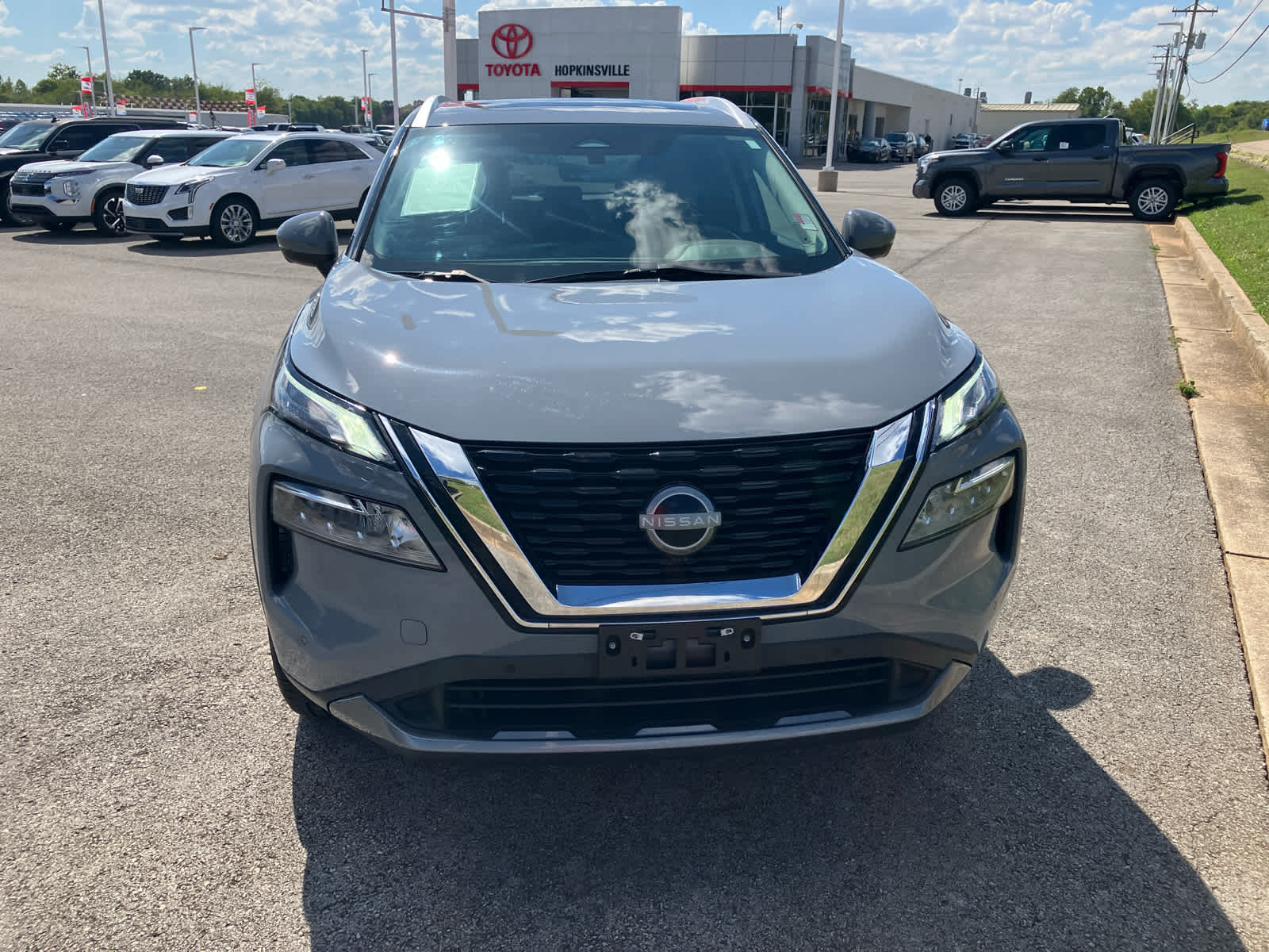 2023 Nissan Rogue SL photo 2