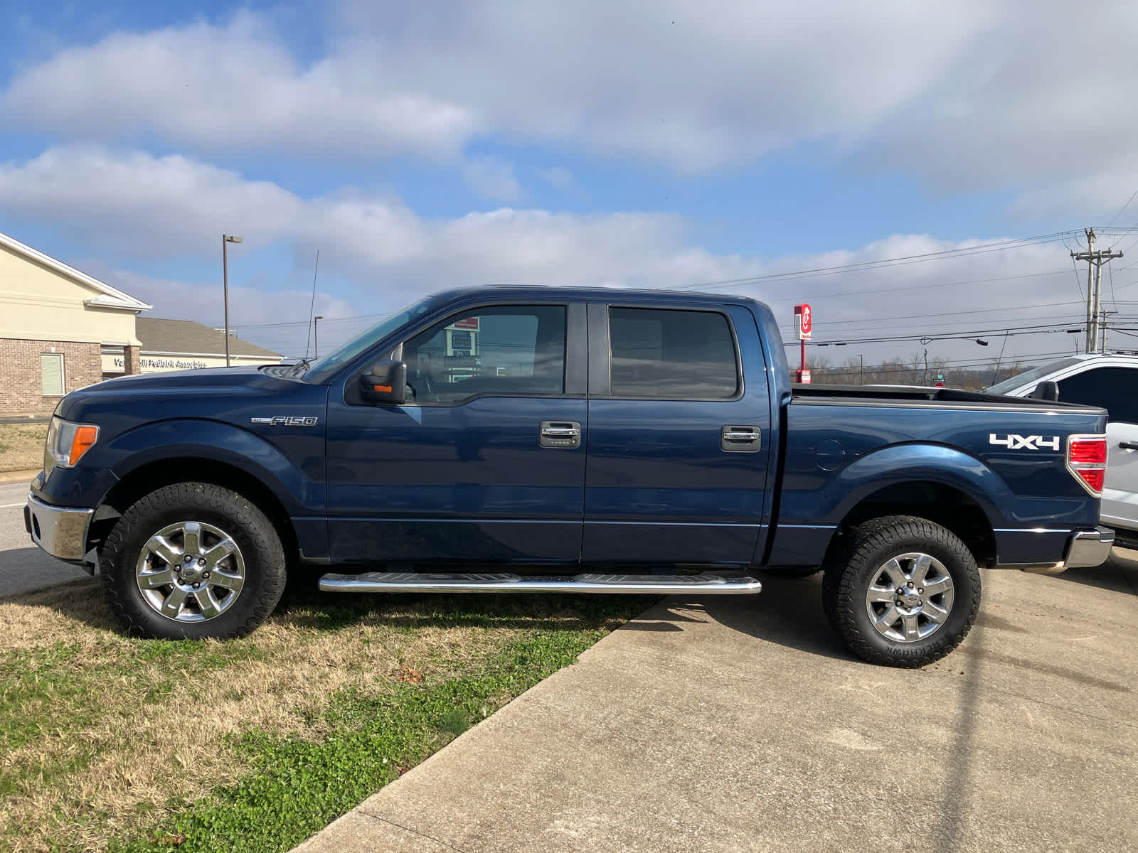 2014 Ford F-150 XLT photo 2