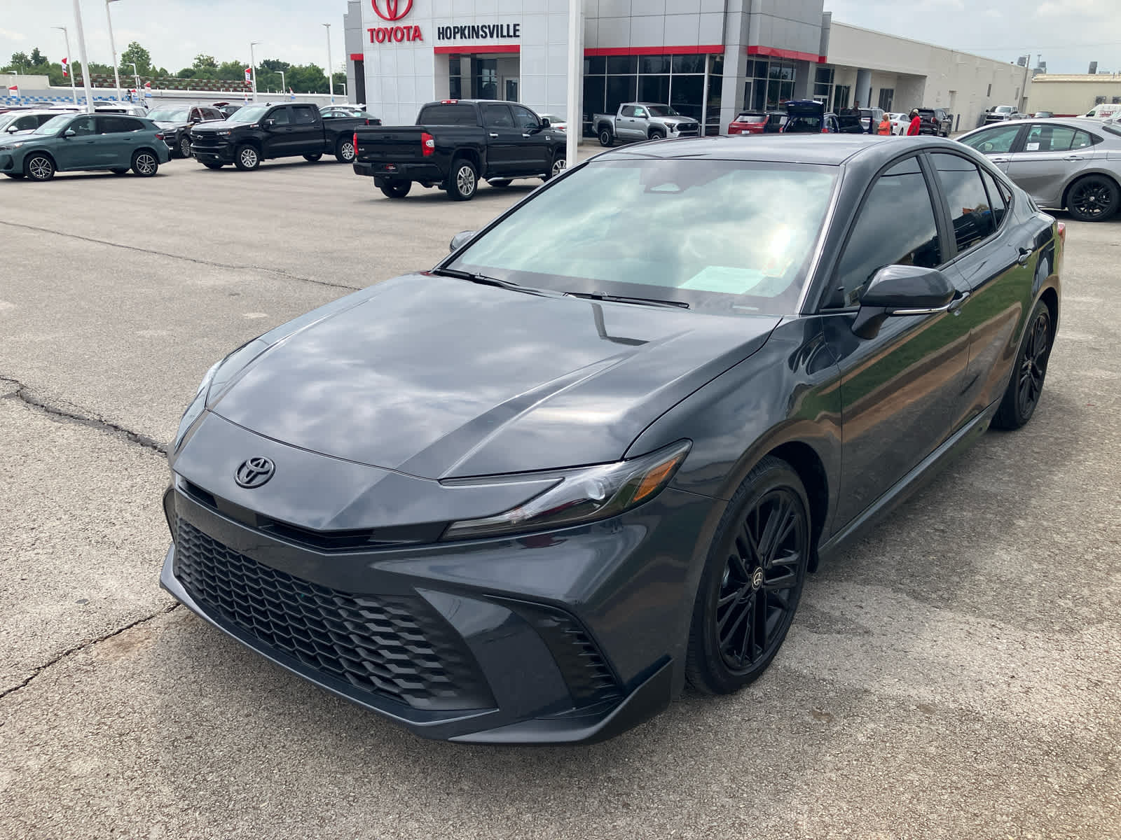2025 Toyota Camry SE photo 3