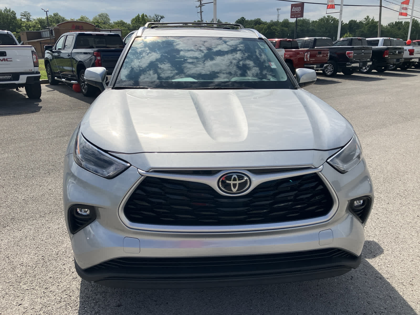 Used 2021 Toyota Highlander XLE with VIN 5TDGZRBH7MS125883 for sale in Hopkinsville, KY