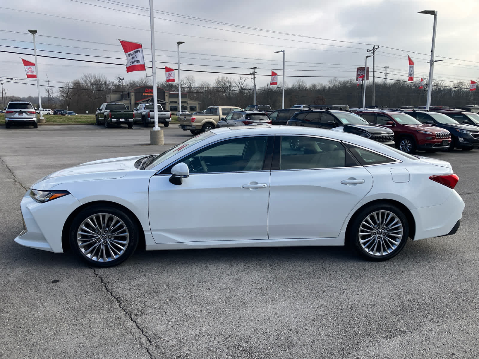 2019 Toyota Avalon Limited photo 4