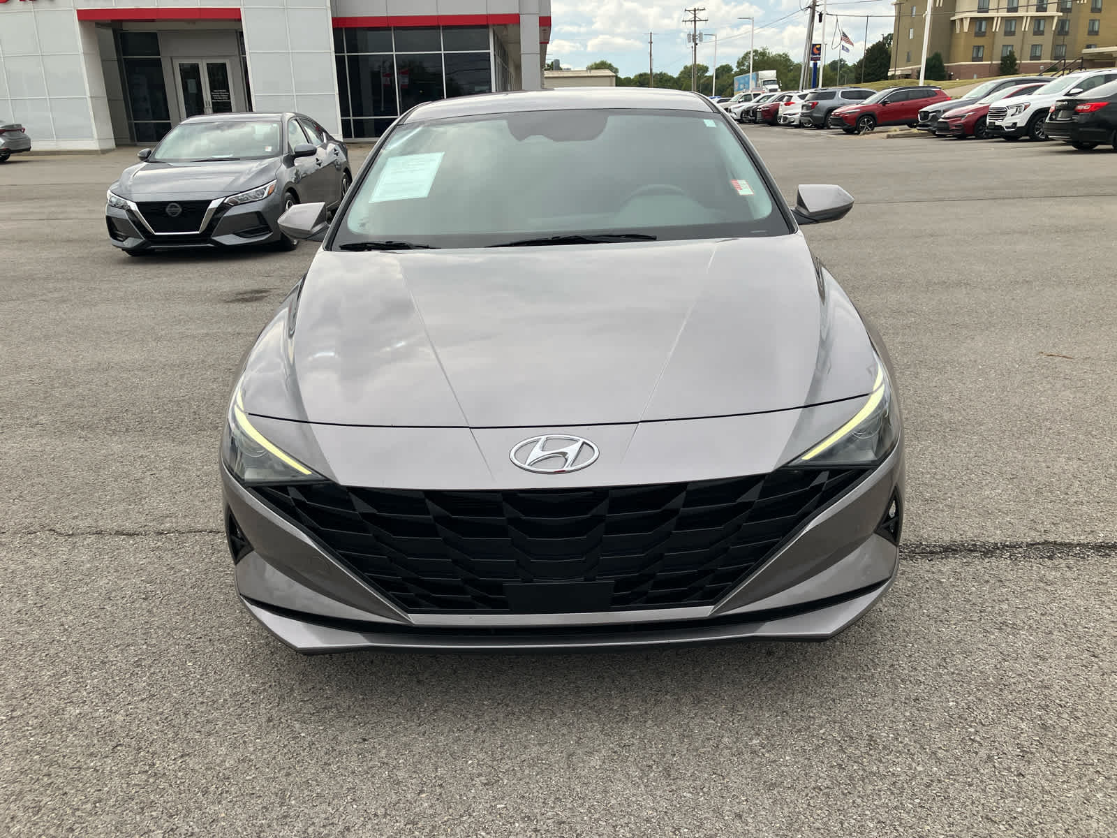 2023 Hyundai Elantra SEL photo 2