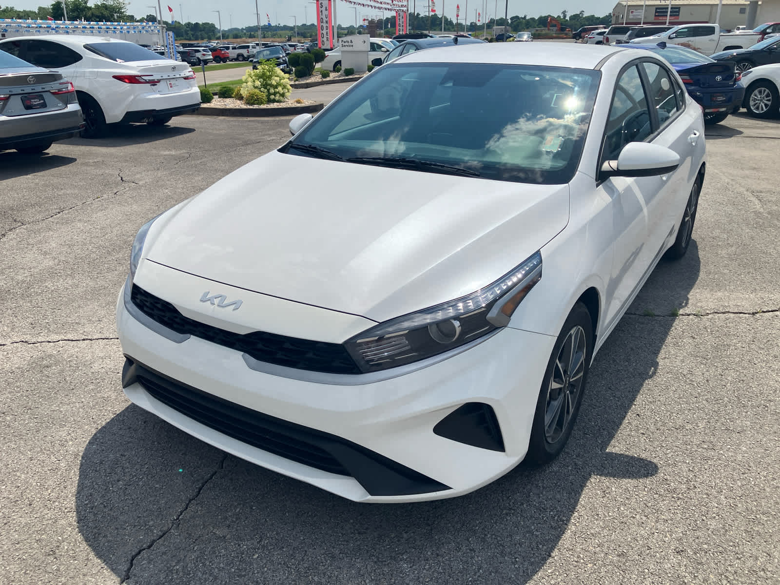 2024 Kia Forte LXS photo 3