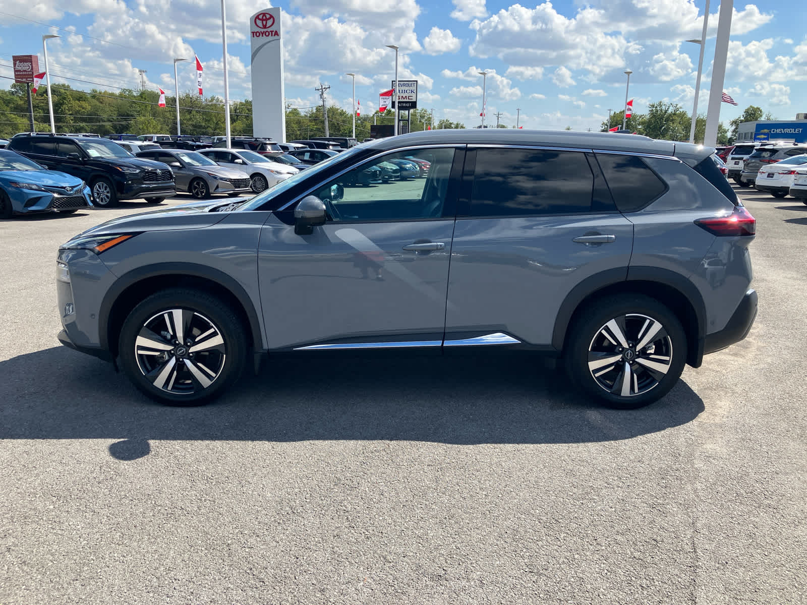 2023 Nissan Rogue SL photo 4