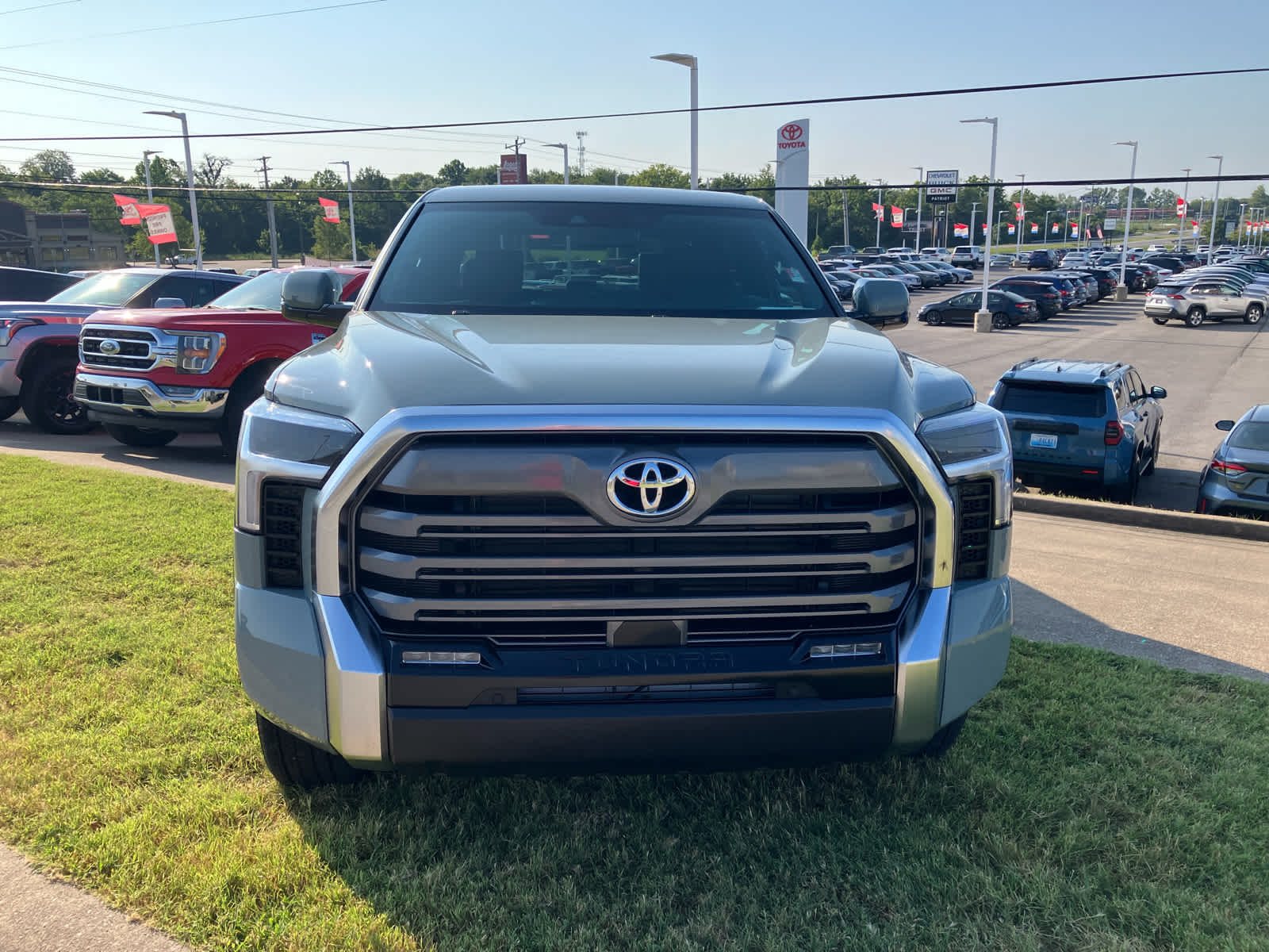 2025 Toyota Tundra Limited CrewMax photo 2