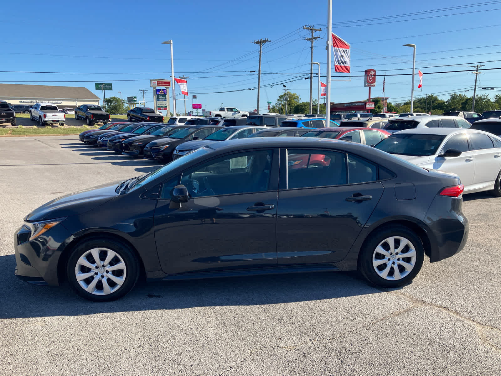 2023 Toyota Corolla LE photo 3