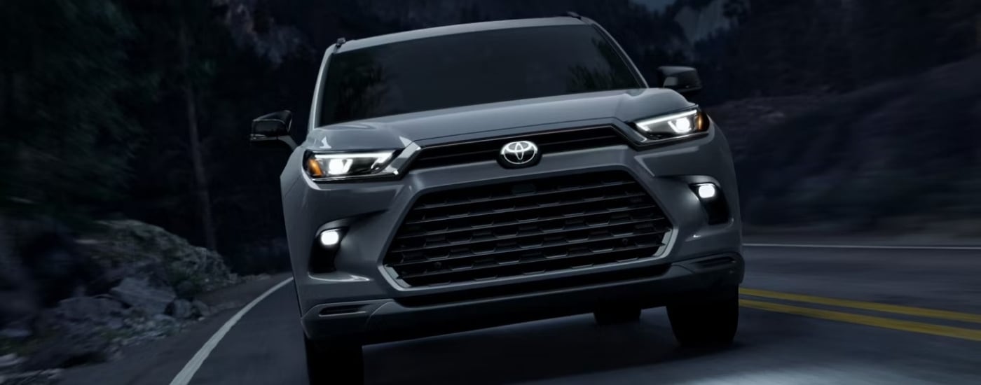 A grey 2025 Toyota Grand Highlander for sale near Cadiz from the front.