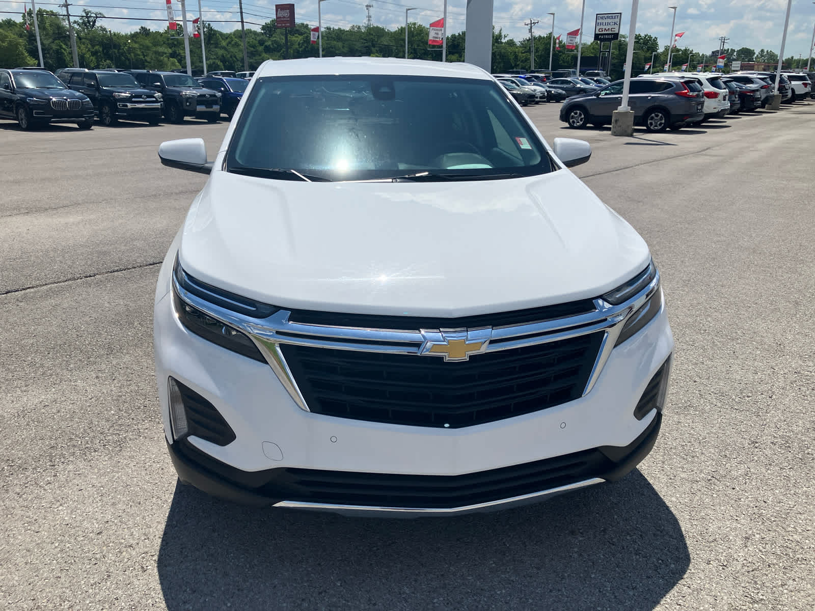 2024 Chevrolet Equinox LT photo 2