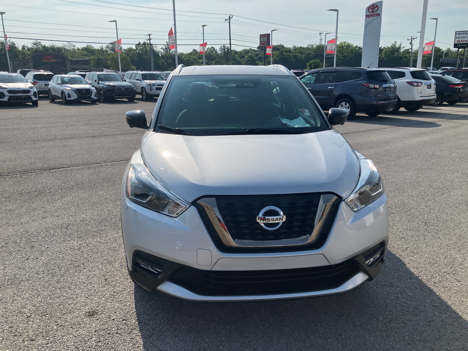 Used 2019 Nissan Kicks SR with VIN 3N1CP5CU5KL561999 for sale in Hopkinsville, KY