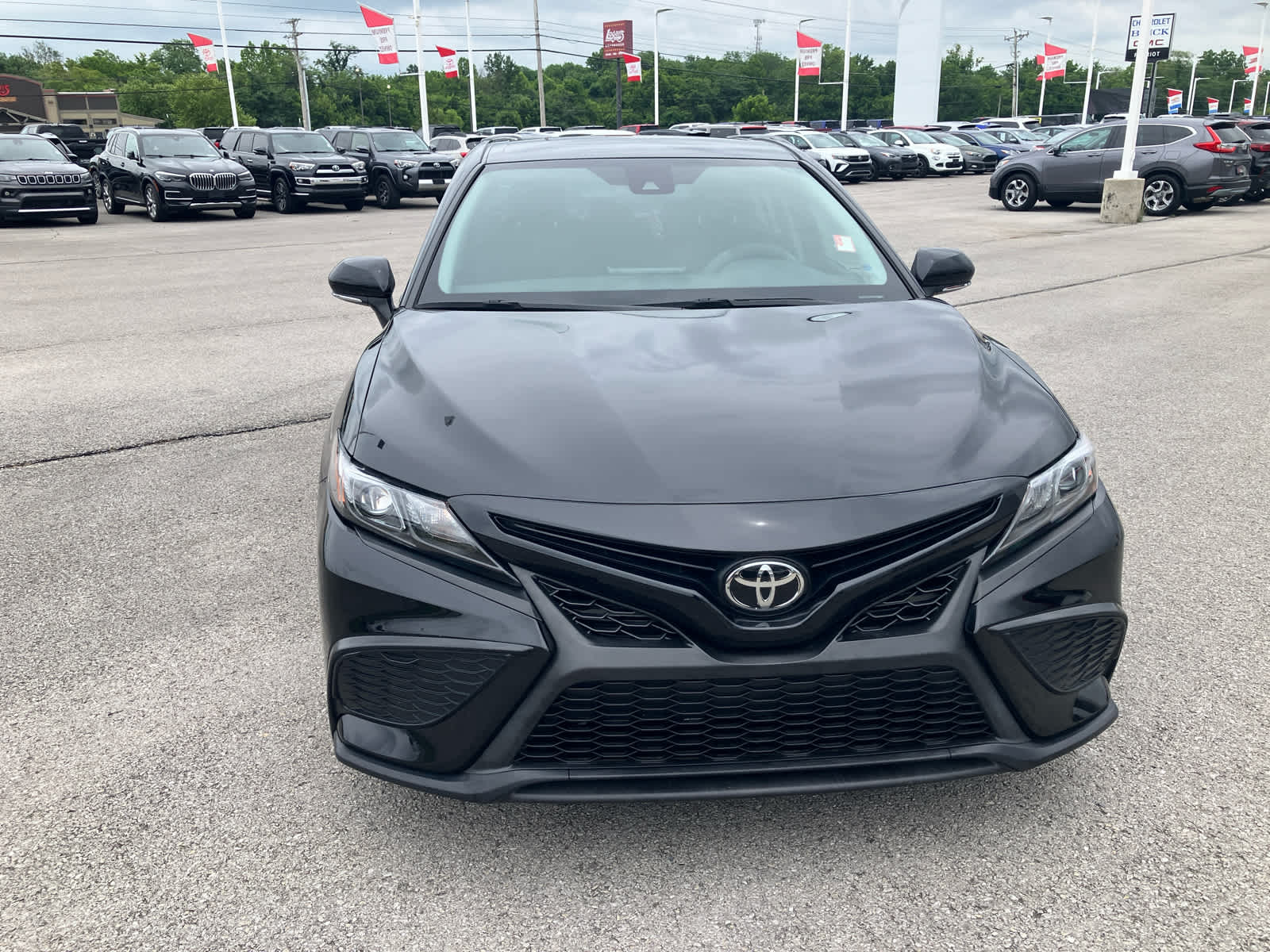 2022 Toyota Camry SE photo 2