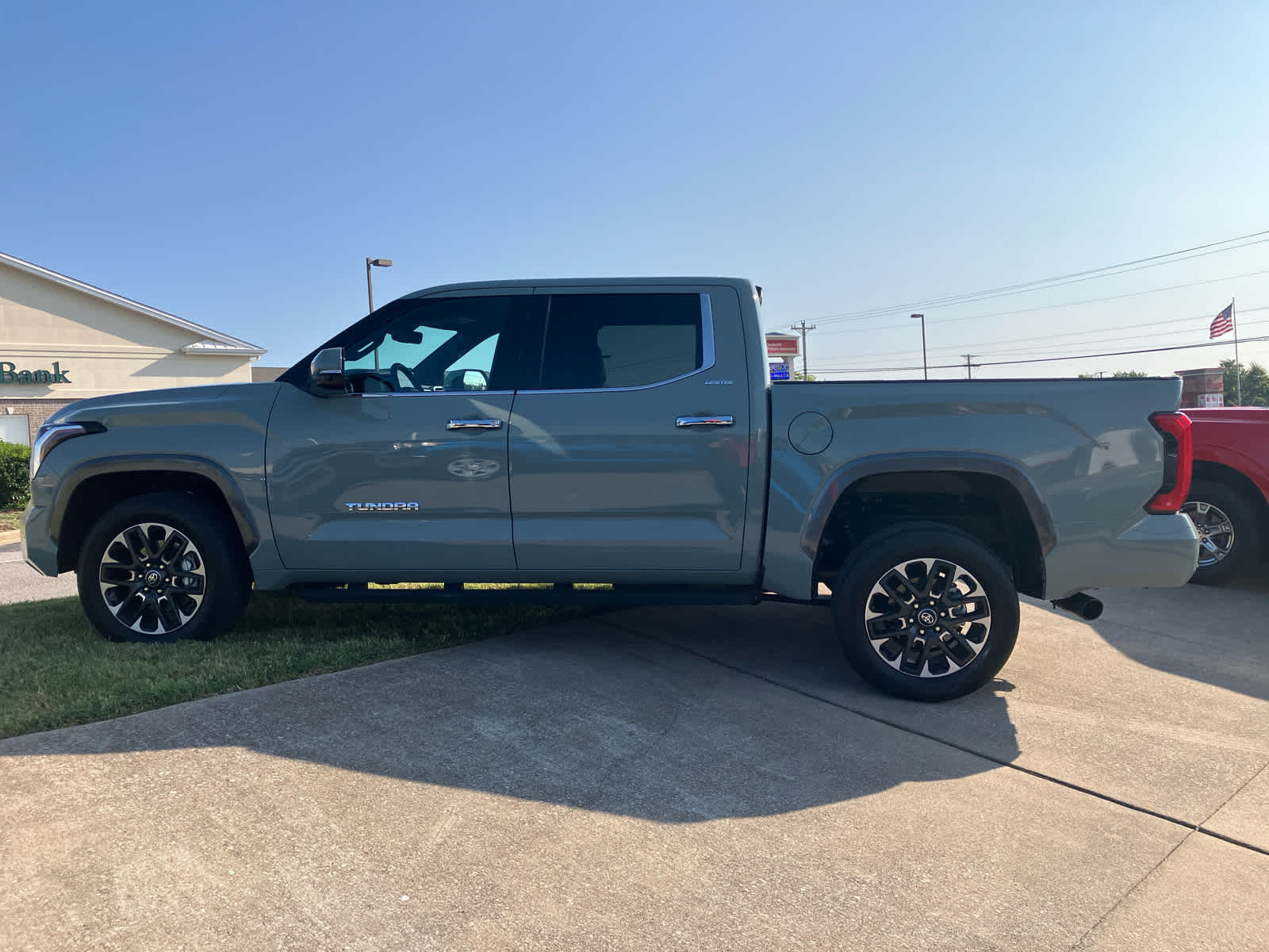 2025 Toyota Tundra Limited CrewMax photo 3